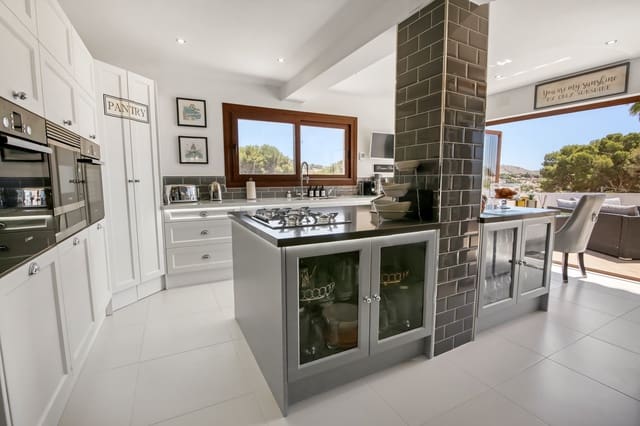 3 sypialnia Willa na sprzedaż w Moraira, Teulada-Moraira z basenem - 1 050 000 € (Ref: 9326331)