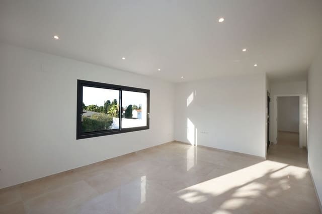 4 Zimmer Villa zu verkaufen in Gargasindi, Calpe / Calp mit Pool - 840.000 € (Ref: 9330536)