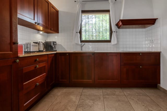 2 chambre Villa/Maison à vendre à Moraira, Teulada-Moraira avec piscine - 595 000 € (Ref: 9330537)