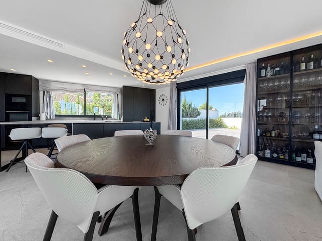 4 bedroom Villa for sale in Centro Urbano, Dénia with pool - € 1,795,000 (Ref: 9355775)