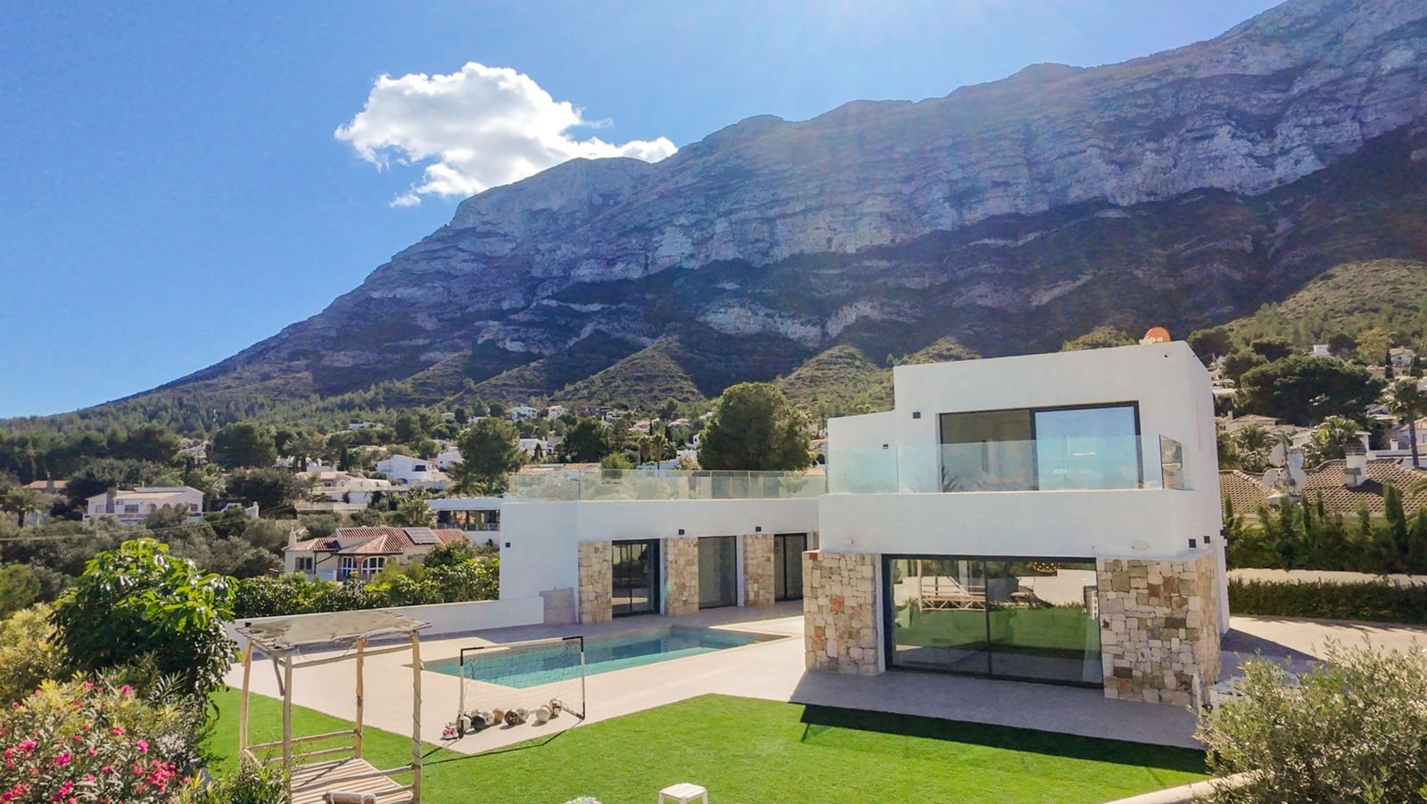 4 sypialnia Willa na sprzedaż w Denia z basenem - 1 795 000 € (Ref: 9355775)