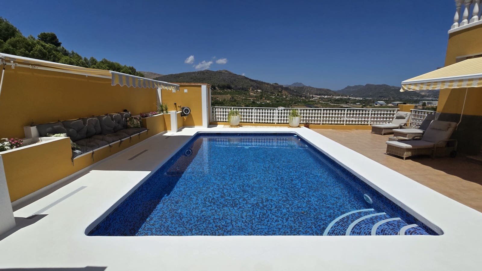 4 soveværelse Villa til salg i Ador med swimmingpool - € 420.000 (Ref: 9375207)