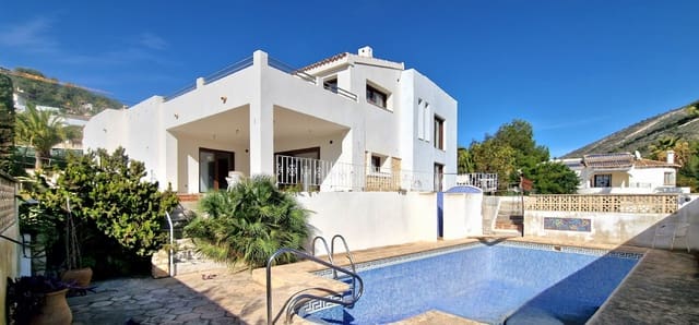 5 slaapkamer Villa te koop in Casco Urbano, Teulada-Moraira met zwembad - € 785.000 (Ref: 9385456)