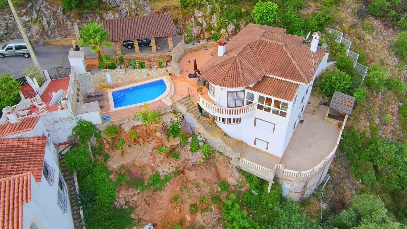 4 Zimmer Villa zu verkaufen in Oliva mit Pool - 495.000 € (Ref: 9385458)