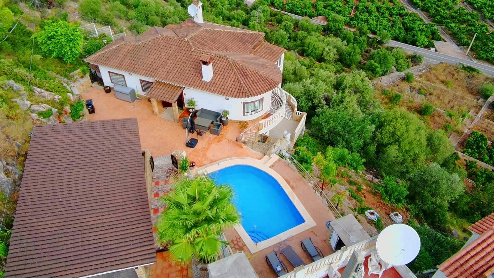 4 Zimmer Villa zu verkaufen in Oliva mit Pool - 495.000 € (Ref: 9385458)