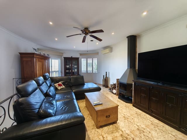 4 Zimmer Villa zu verkaufen in Oliva mit Pool - 495.000 € (Ref: 9385458)