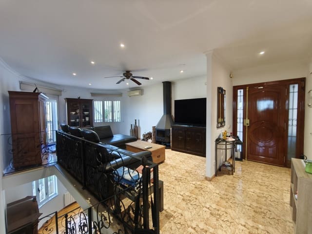 4 Zimmer Villa zu verkaufen in Oliva mit Pool - 495.000 € (Ref: 9385458)