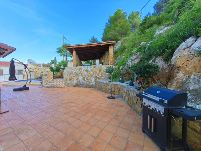 4 Zimmer Villa zu verkaufen in Oliva mit Pool - 495.000 € (Ref: 9385458)