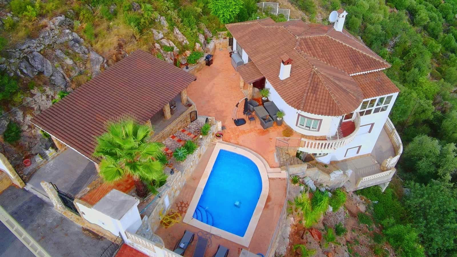 4 Zimmer Villa zu verkaufen in Oliva mit Pool - 495.000 € (Ref: 9385458)