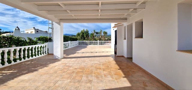 3 bedroom Villa for rent in Teulada Pueblo, Teulada-Moraira - € 1,650 (Ref: 9395909)