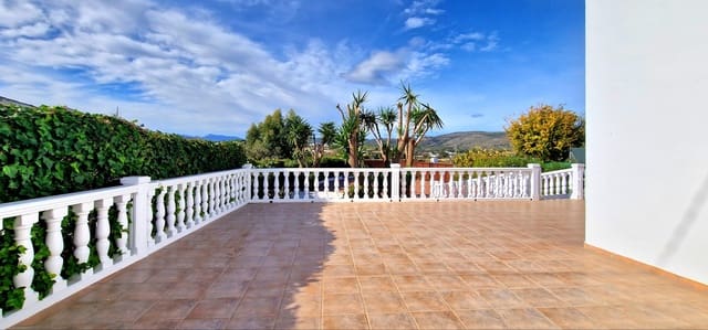 3 bedroom Villa for rent in Teulada Pueblo, Teulada-Moraira - € 1,650 (Ref: 9395909)