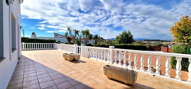 3 bedroom Villa for rent in Teulada Pueblo, Teulada-Moraira - € 1,650 (Ref: 9395909)