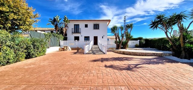 3 bedroom Villa for rent in Teulada Pueblo, Teulada-Moraira - € 1,650 (Ref: 9395909)