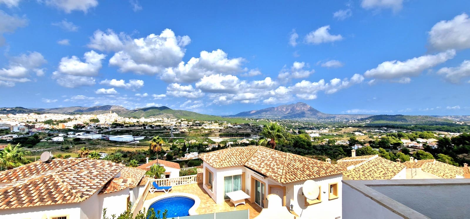 3 soveværelse Semi-Rækkehus til leje i Benitachell / Benitatxell med swimmingpool - € 1.350 (Ref: 9400794)