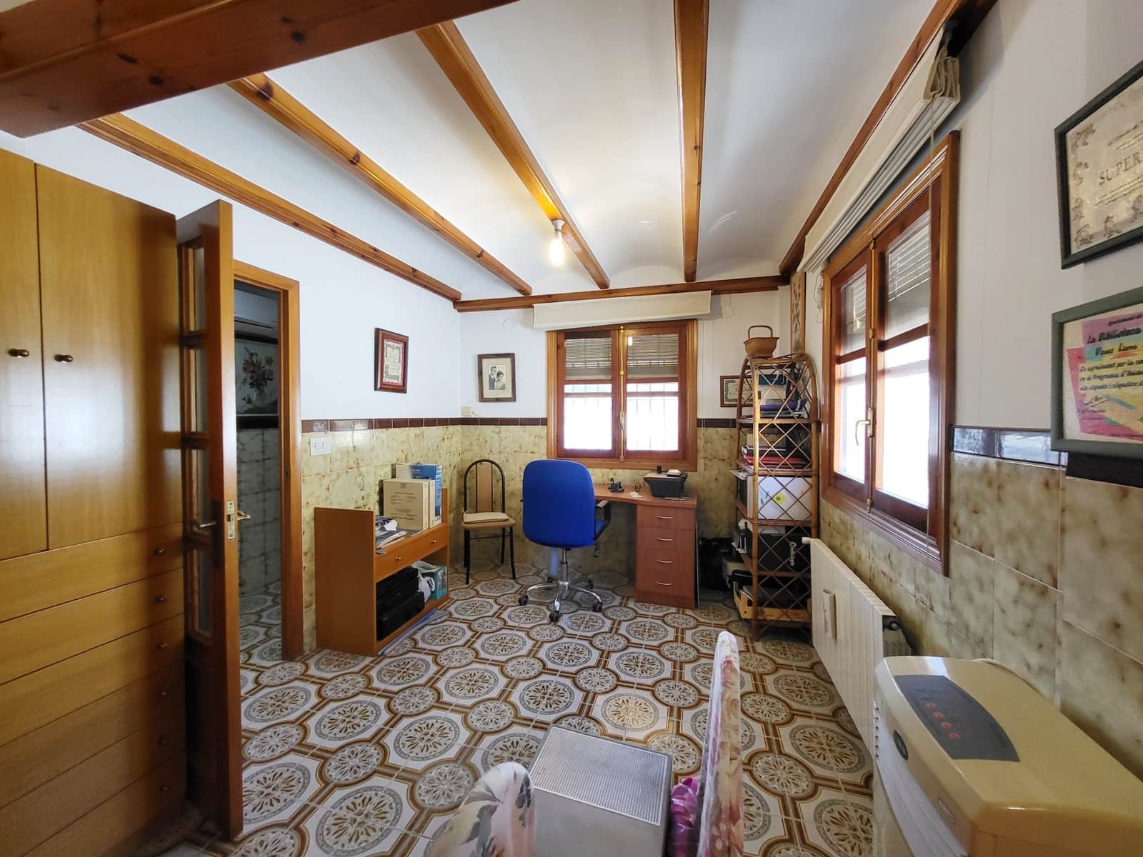 5 bedroom Villa for sale in Potries with pool - € 440,000 (Ref: 9430995)