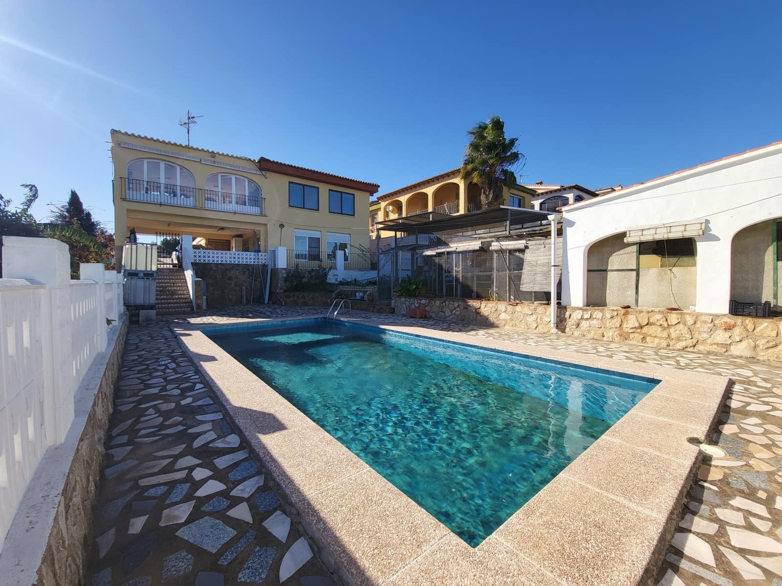 5 bedroom Villa for sale in Potries with pool - € 440,000 (Ref: 9430995)