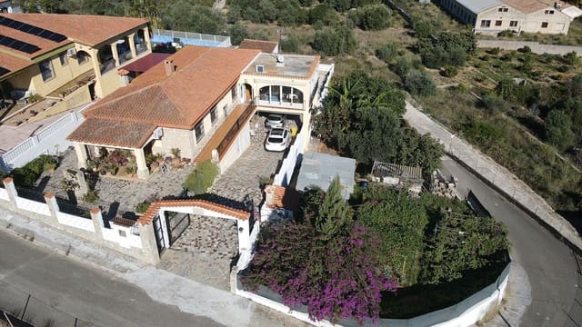 5 bedroom Villa for sale in Potríes with pool - € 440,000 (Ref: 9430995)