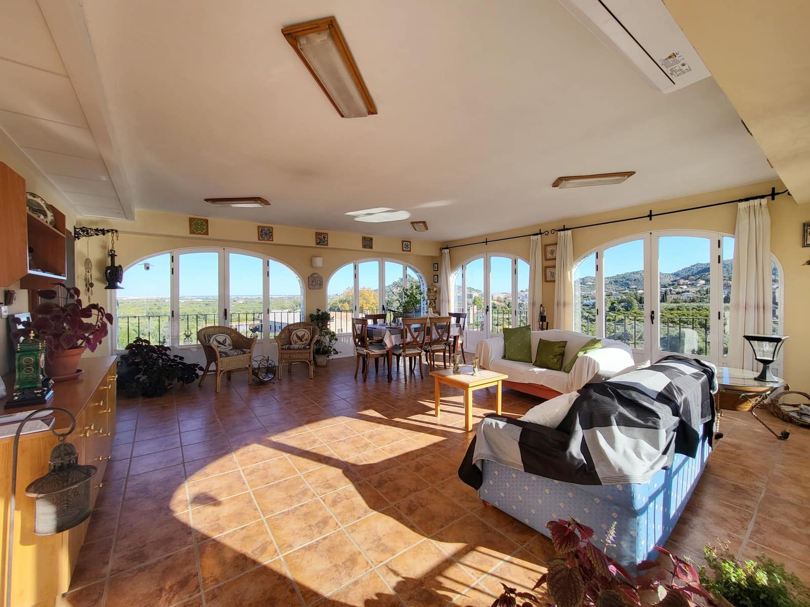 5 bedroom Villa for sale in Potries with pool - € 440,000 (Ref: 9430995)