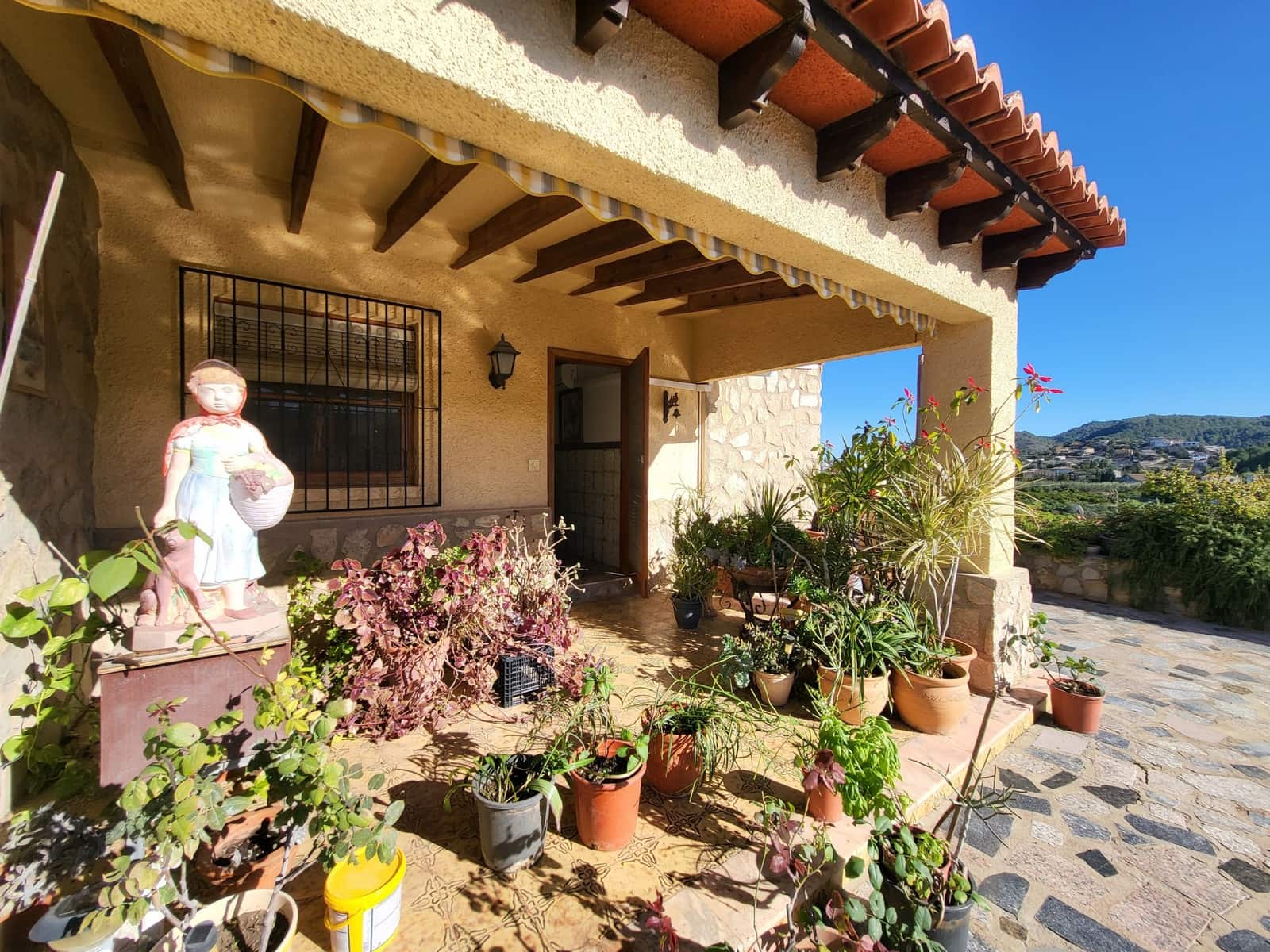 5 bedroom Villa for sale in Potries with pool - € 440,000 (Ref: 9430995)