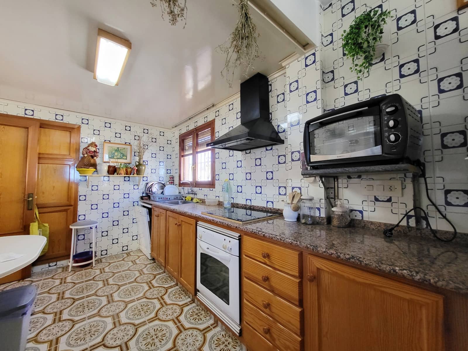 5 bedroom Villa for sale in Potries with pool - € 399,000 (Ref: 9430995)