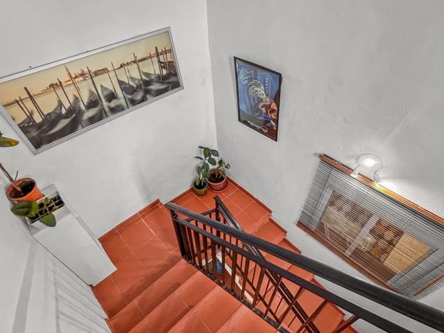 7 bedroom Townhouse for sale in Palma de Gandía - € 265,000 (Ref: 9433318)