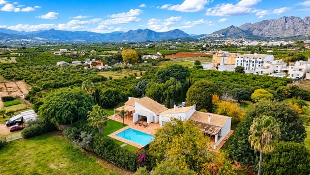5 bedroom Villa for sale in Ondara with pool - € 1,400,000 (Ref: 9440000)