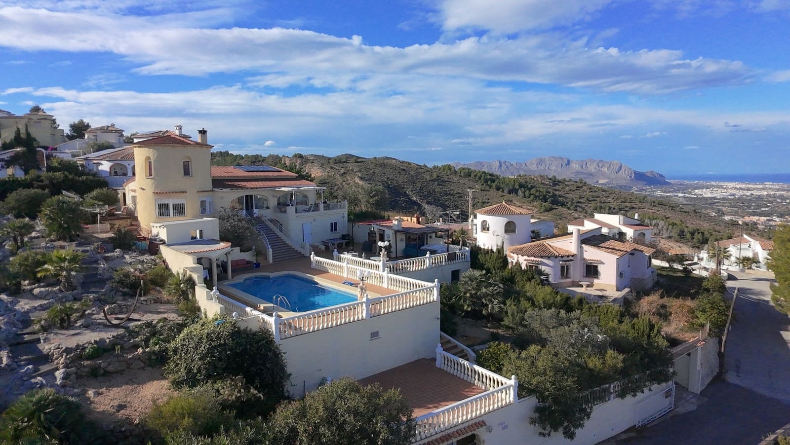 5 bedroom Villa for sale in Monte Pedreguer with pool - € 595,000 (Ref: 9440003)