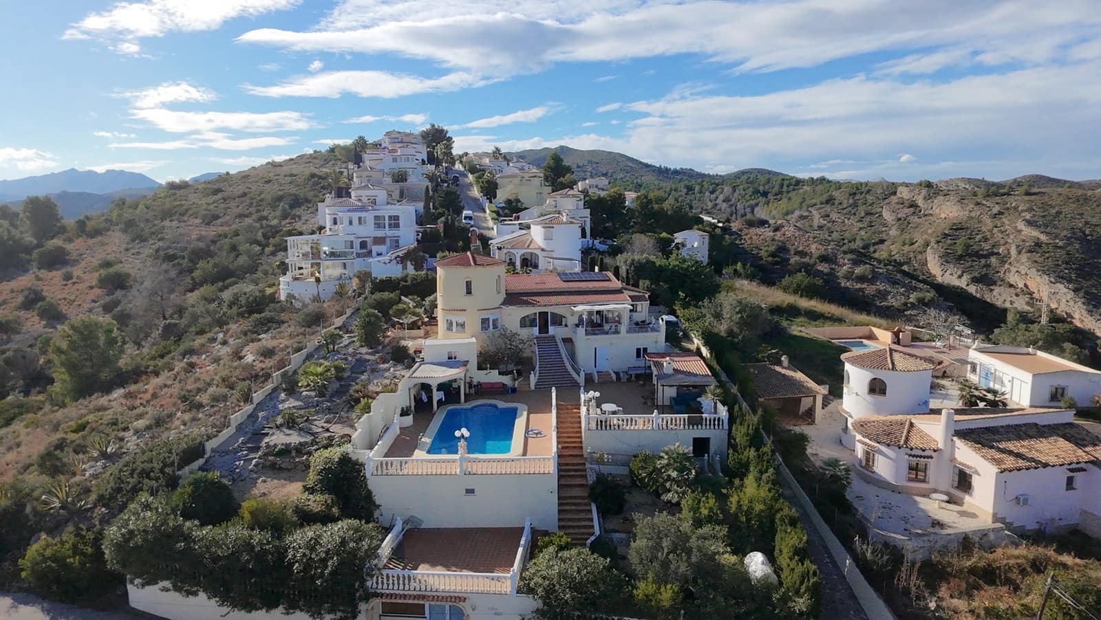5 bedroom Villa for sale in Monte Pedreguer with pool - € 595,000 (Ref: 9440003)