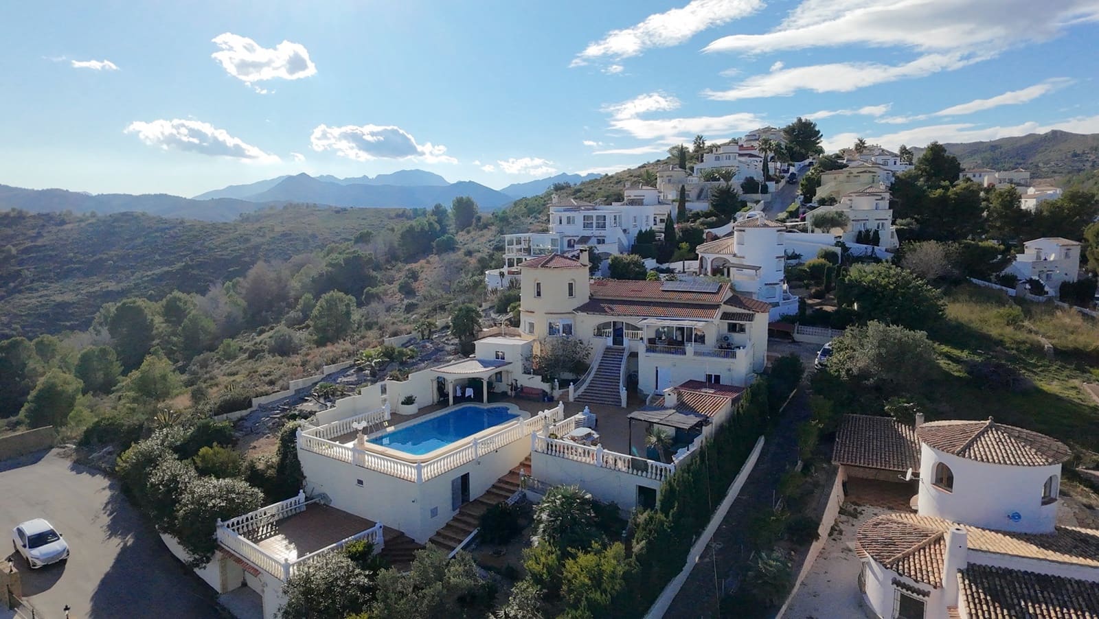 5 bedroom Villa for sale in Monte Pedreguer with pool - € 595,000 (Ref: 9440003)