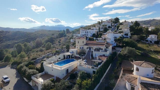 5 bedroom Villa for sale in Monte Pedreguer, Pedreguer with pool - € 595,000 (Ref: 9440003)