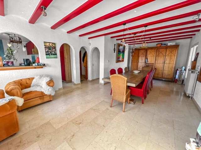 5 bedroom Villa for sale in Monte Pedreguer, Pedreguer with pool - € 595,000 (Ref: 9440003)