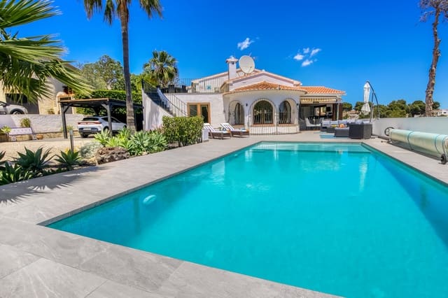 3 slaapkamer Villa te koop in Moraira, Teulada-Moraira met zwembad - € 999.995 (Ref: 9527595)