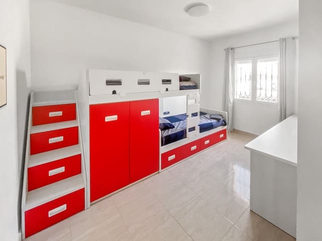 5 sovrum Villa till salu i Orba med pool - 499 000 € (Ref: 9535795)