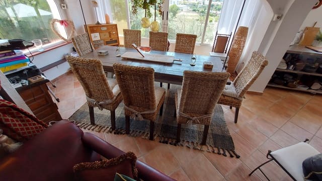 3 soveværelse Villa til salg i Orba med swimmingpool - € 399.000 (Ref: 9551229)