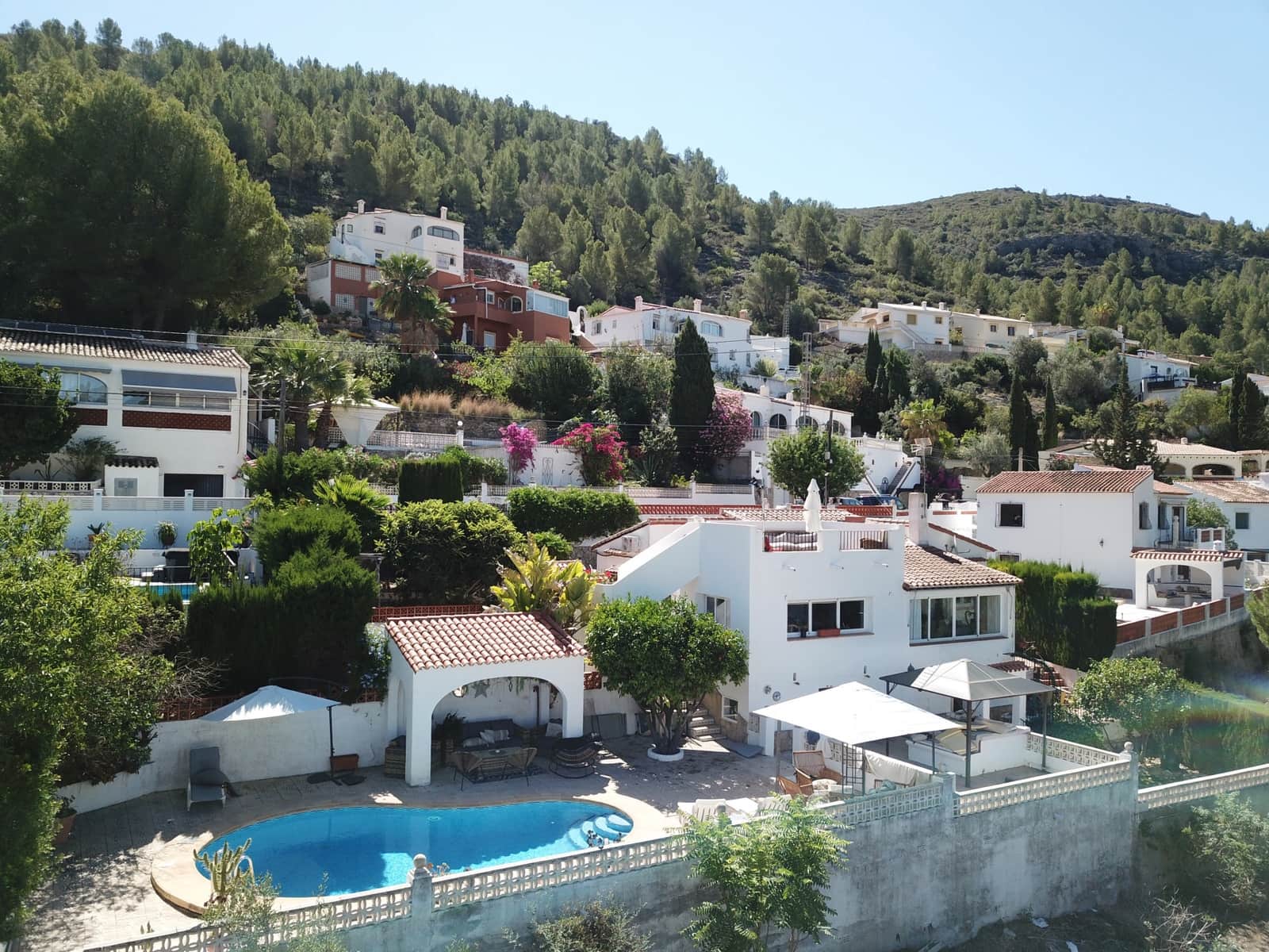 3 soveværelse Villa til salg i Orba med swimmingpool - € 399.000 (Ref: 9551229)