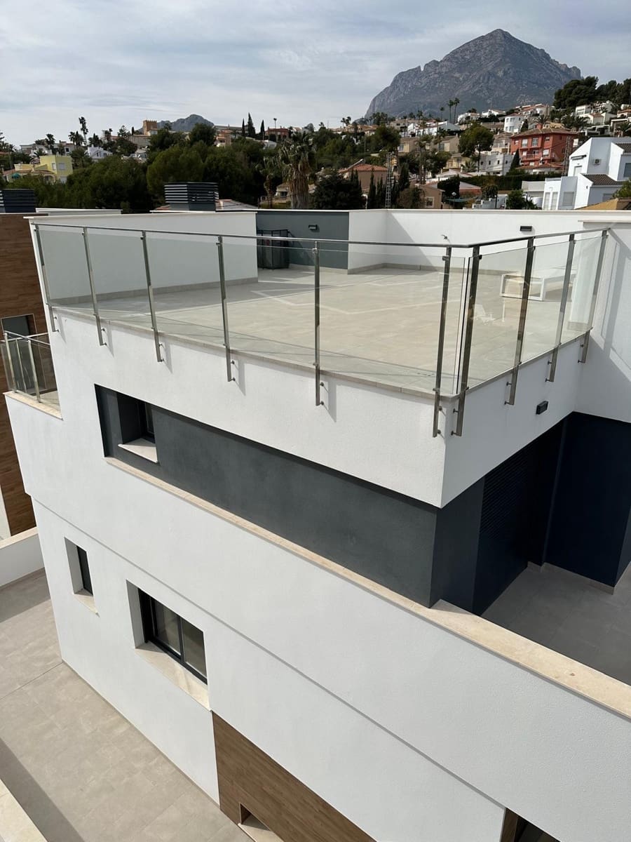 Chalet de 3 habitaciones en La Nucia en venta con piscina - 600.000 € (Ref: 9561641)