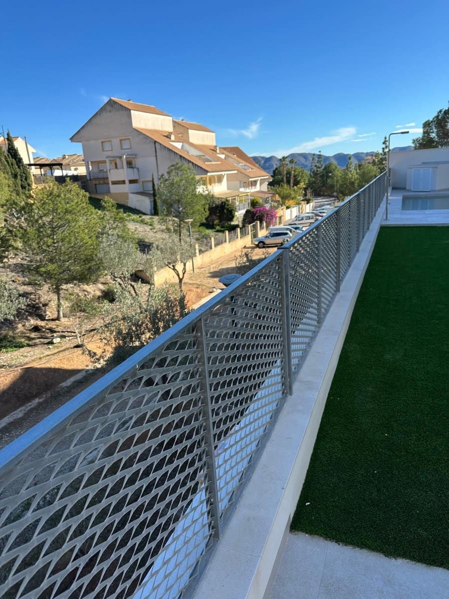 Chalet de 3 habitaciones en La Nucia en venta con piscina - 600.000 € (Ref: 9561641)