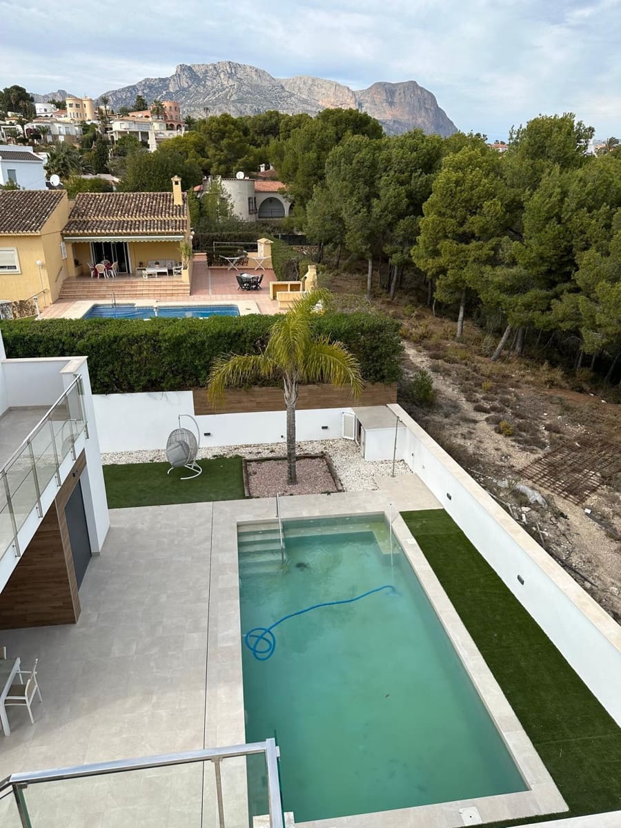 Chalet de 3 habitaciones en La Nucia en venta con piscina - 600.000 € (Ref: 9561641)