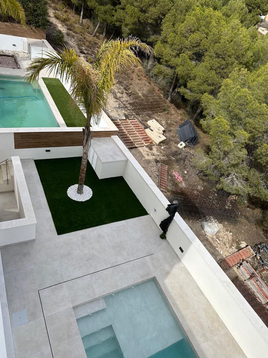 Chalet de 3 habitaciones en La Nucia en venta con piscina - 600.000 € (Ref: 9561641)