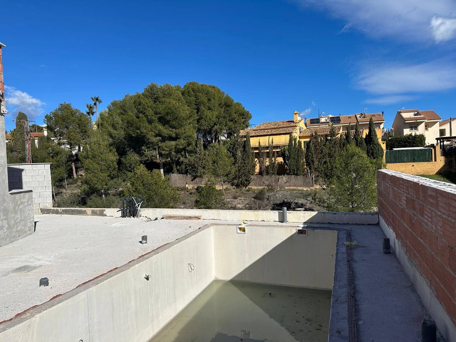 Chalet de 3 habitaciones en La Nucia en venta con piscina - 600.000 € (Ref: 9561641)