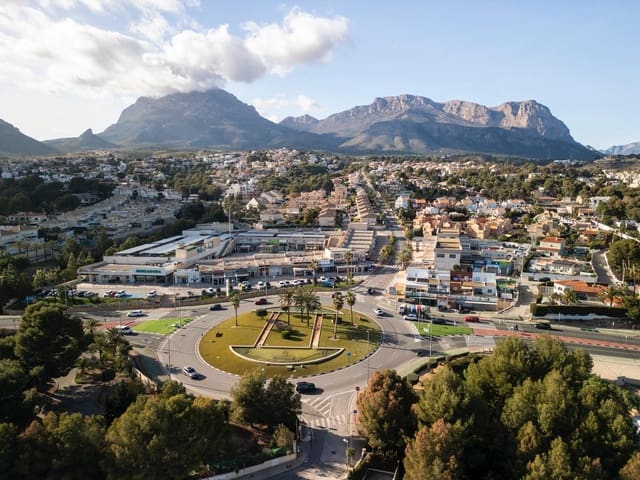 Chalet de 3 habitaciones en La Nucia Pueblo  , La Nucia en venta con piscina - 600.000 € (Ref: 9561641)