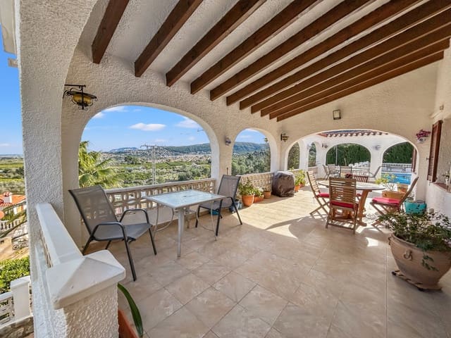 4 soveværelse Villa til salg i Orba med swimmingpool - € 459.000 (Ref: 9561643)