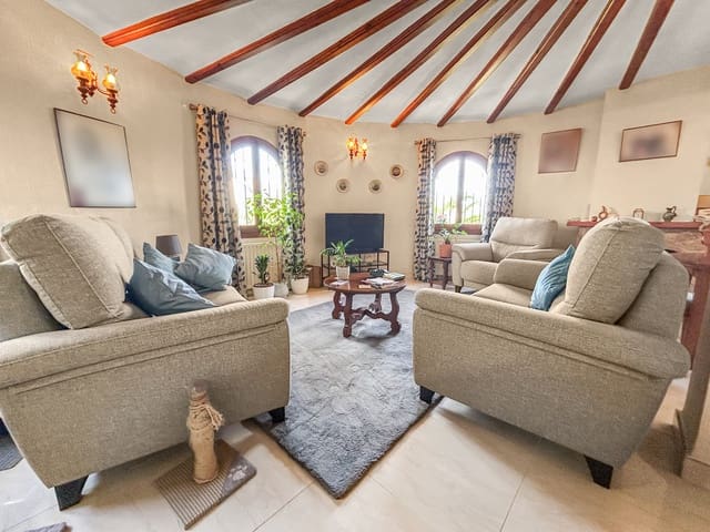 4 soveværelse Villa til salg i Orba med swimmingpool - € 459.000 (Ref: 9561643)