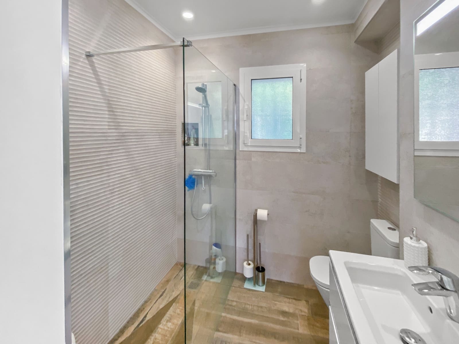 4 bedroom Villa for sale in Orba with pool - € 499,000 (Ref: 9574496)