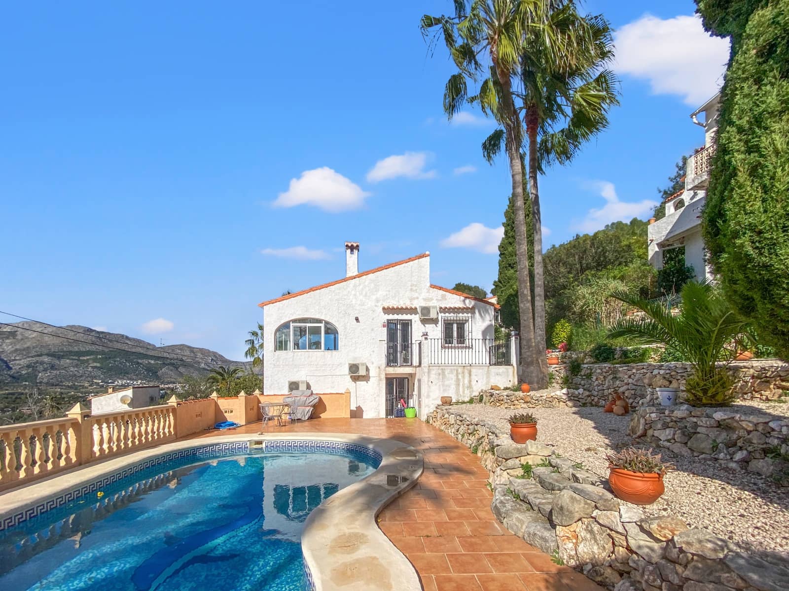 4 bedroom Villa for sale in Orba with pool - € 499,000 (Ref: 9574496)