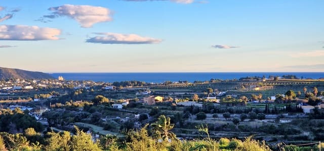 Terreno para Construção para venda em Teulada Pueblo, Teulada-Moraira - 275 000 € (Ref: 9582673)