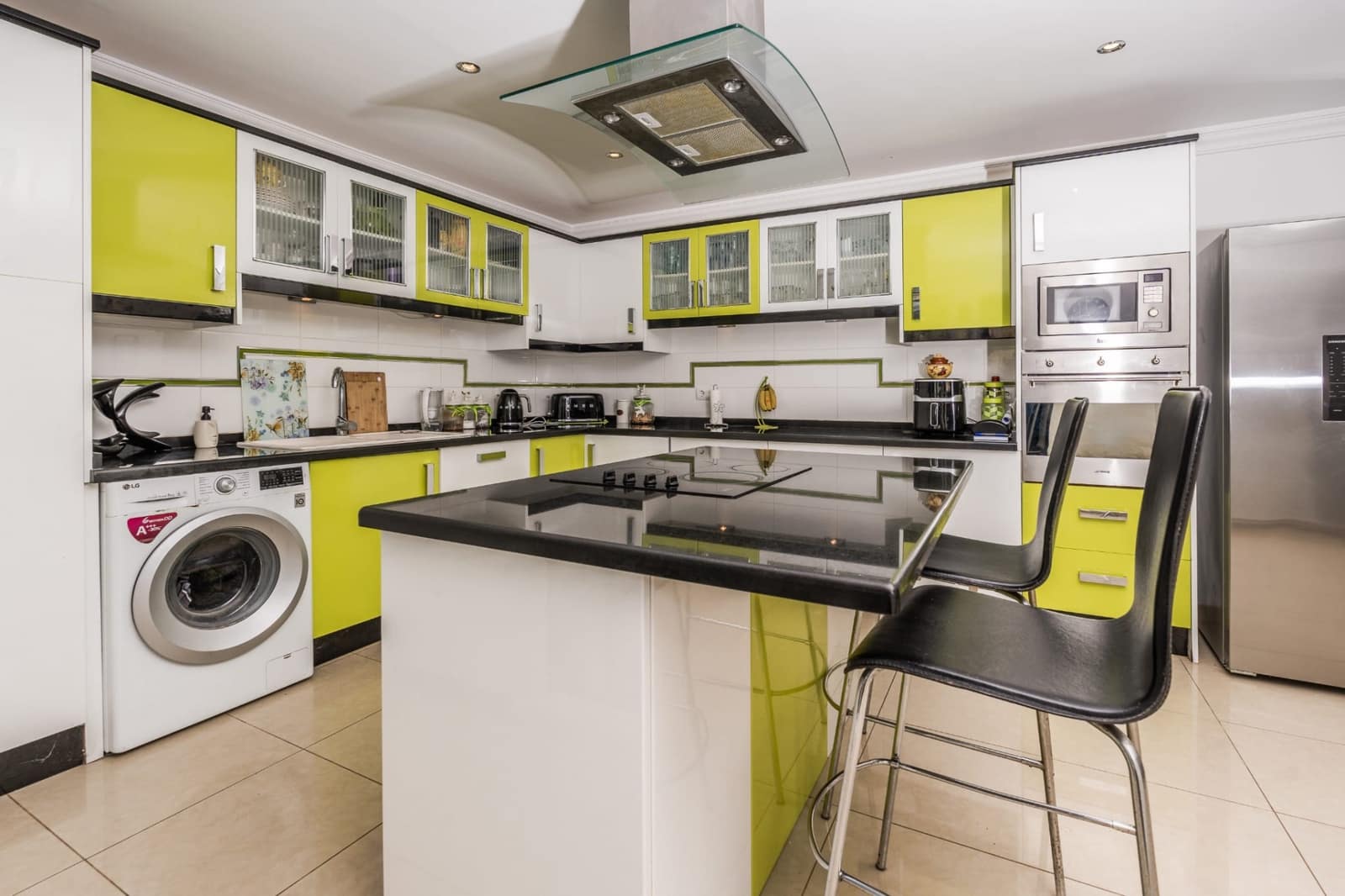 4 soveværelse Villa til salg i Ambolo med swimmingpool - € 750.000 (Ref: 9599445)