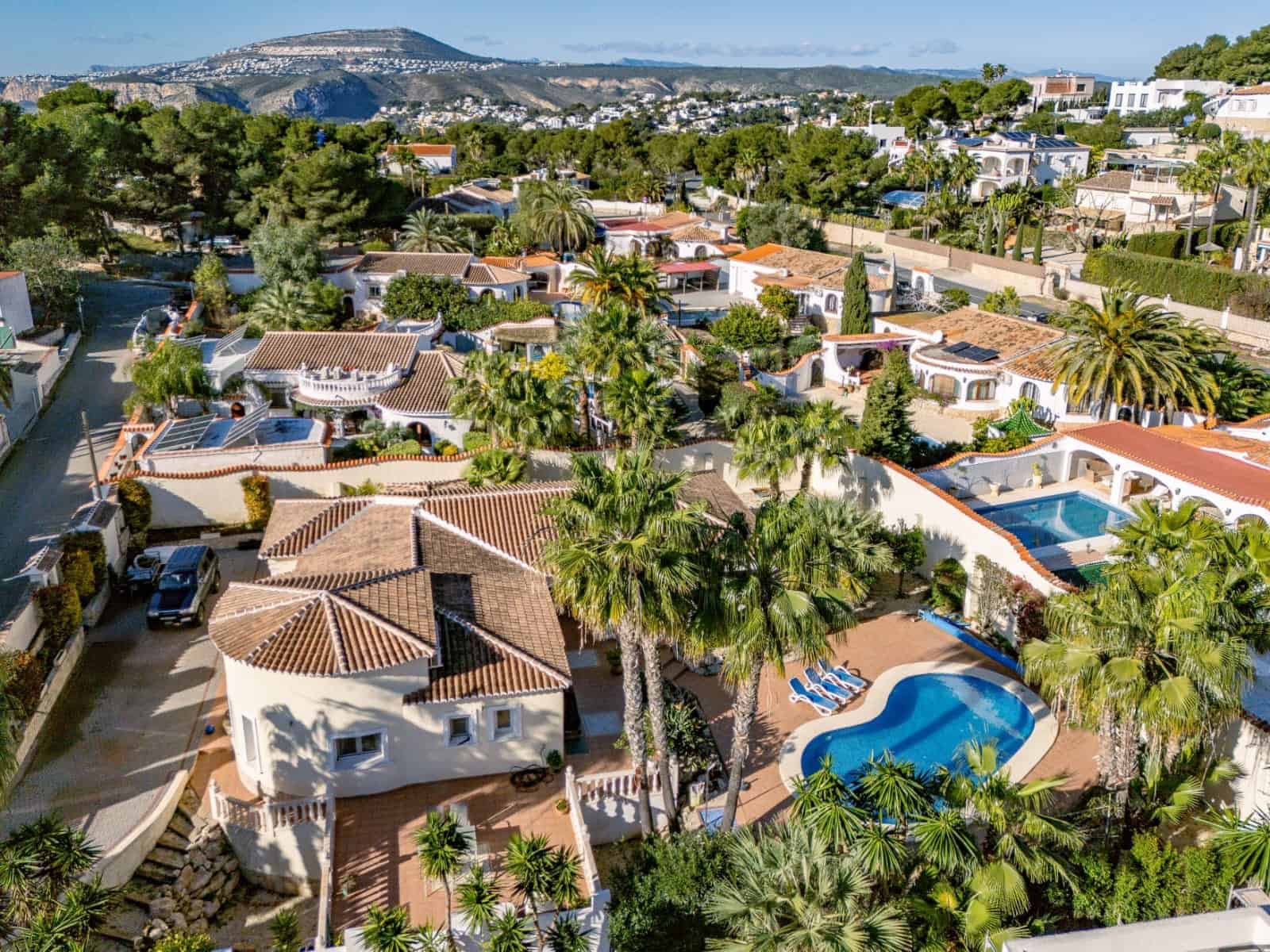 4 soveværelse Villa til salg i Ambolo med swimmingpool - € 750.000 (Ref: 9599445)