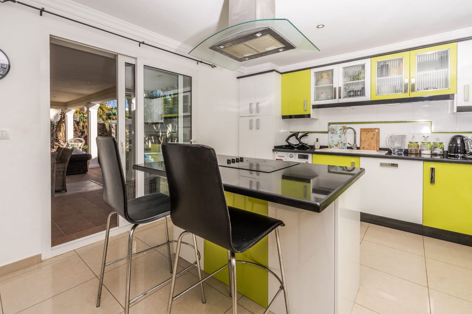 4 soveværelse Villa til salg i Ambolo med swimmingpool - € 750.000 (Ref: 9599445)