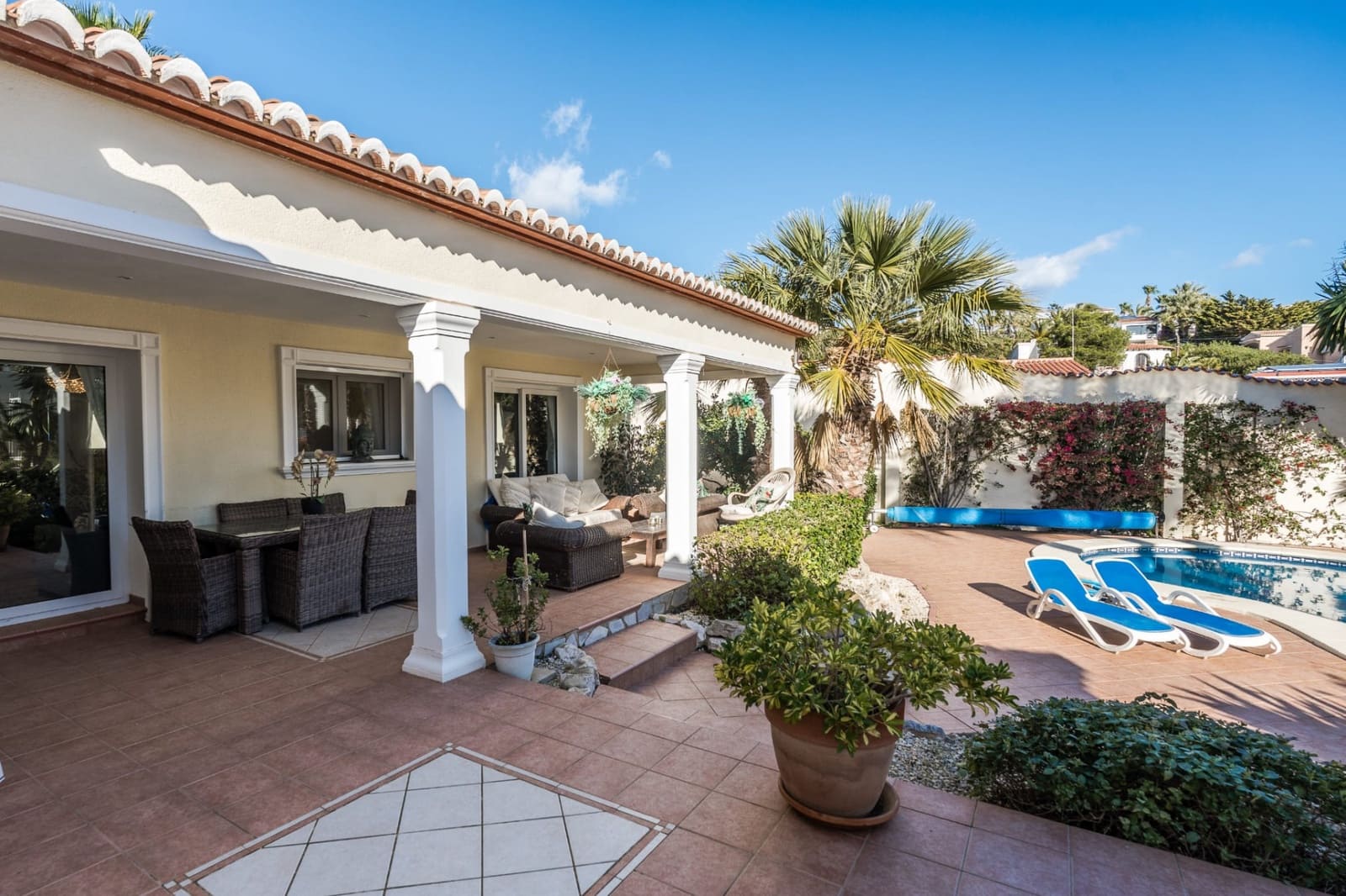 4 soveværelse Villa til salg i Ambolo med swimmingpool - € 750.000 (Ref: 9599445)